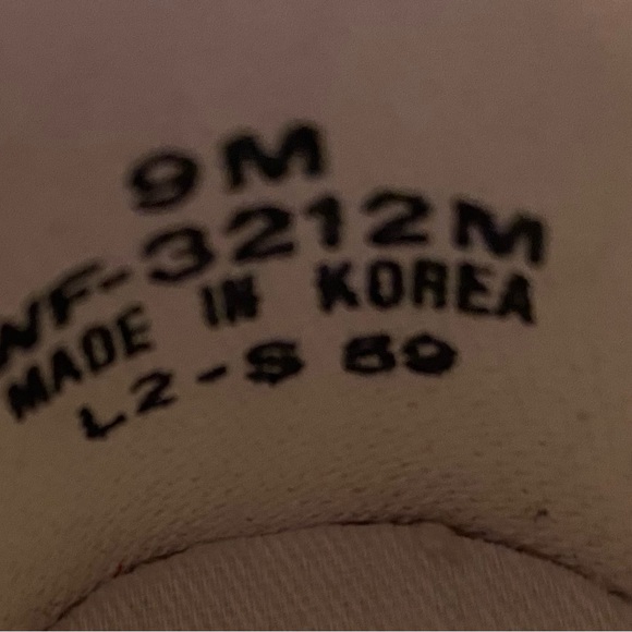 Woman’s size 9 Keds pink - Picture 3 of 4